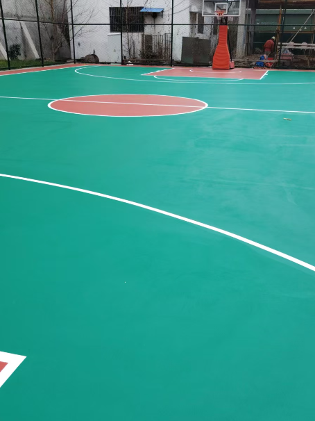 荔波 球场长期使用易出现地面开裂